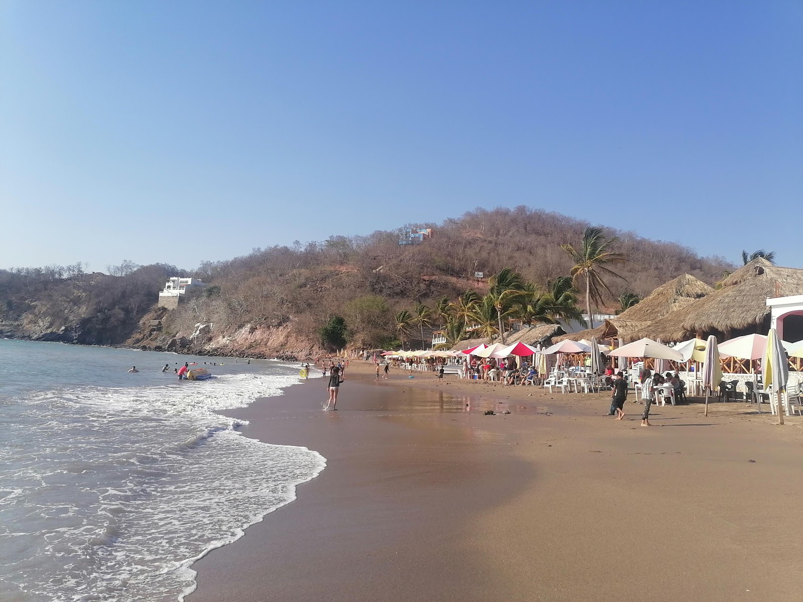 Foto von Playa Cuastecomates mit geräumige bucht