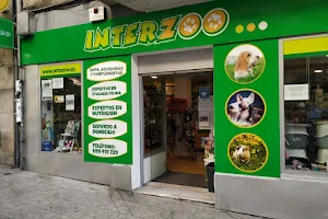 Interzoo Vigo 🐶🐱🐭 Productos para mascotas, peluquería canina y autolavado| Comprar pienso para perros y gatos image