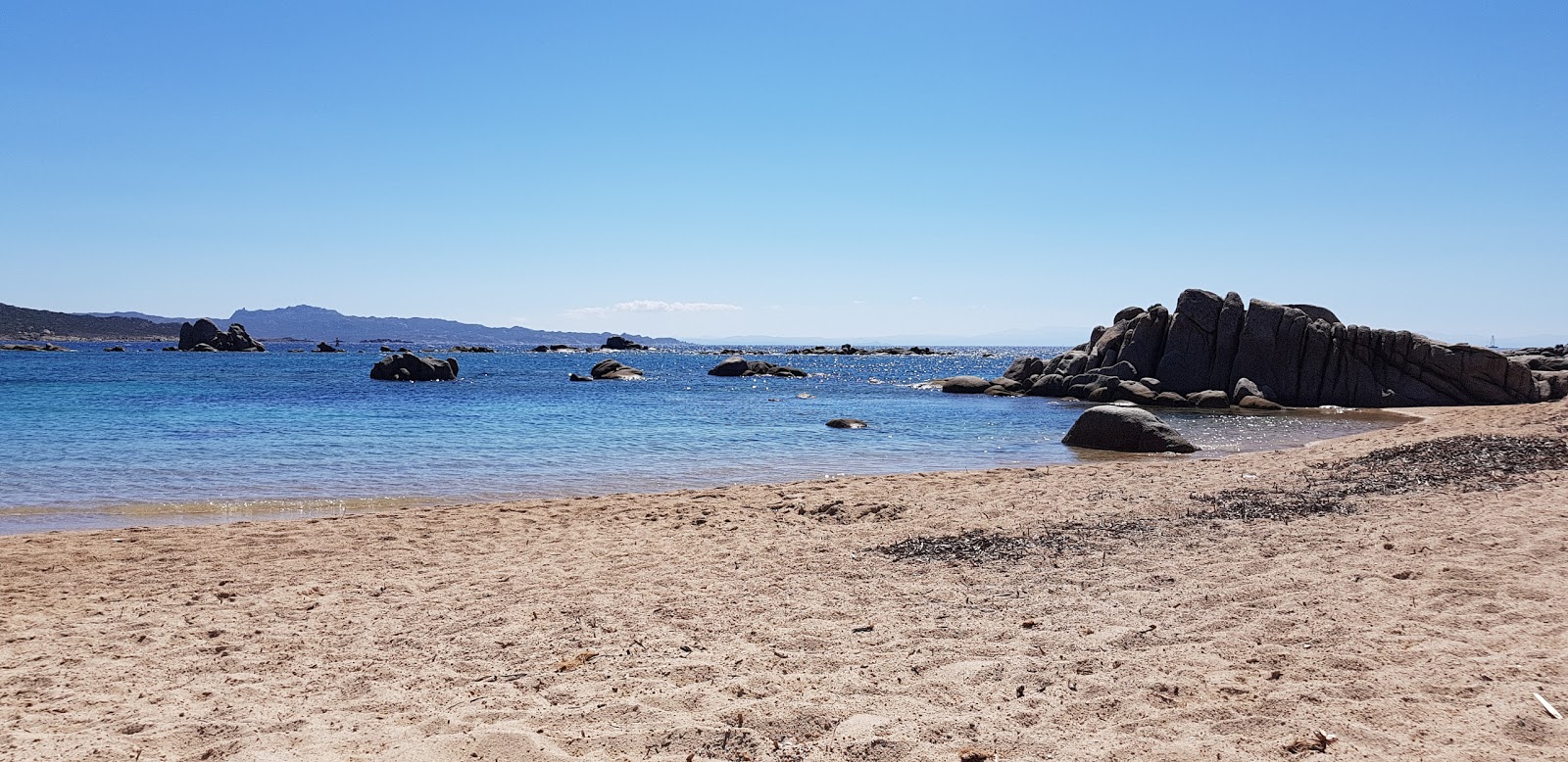 Φωτογραφία του Figari beach - δημοφιλές μέρος μεταξύ λάτρεις της χαλάρωσης