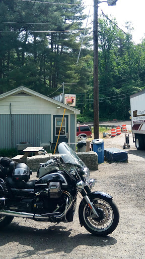 Hamburger Restaurant «Lake Zoar Drive In», reviews and photos, 14 Roosevelt Dr, Stevenson, CT 06491, USA