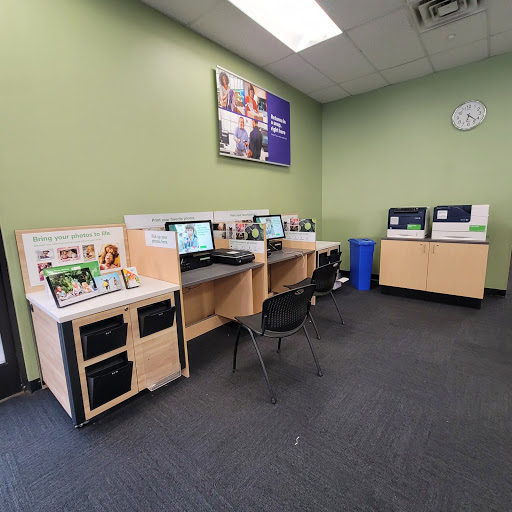Print Shop «FedEx Office Print & Ship Center», reviews and photos, 393 W Shaw Ave a, Clovis, CA 93612, USA