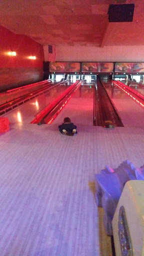 Bowling Alley «Universal Lanes», reviews and photos, 2101 E Twelve Mile Rd, Warren, MI 48092, USA