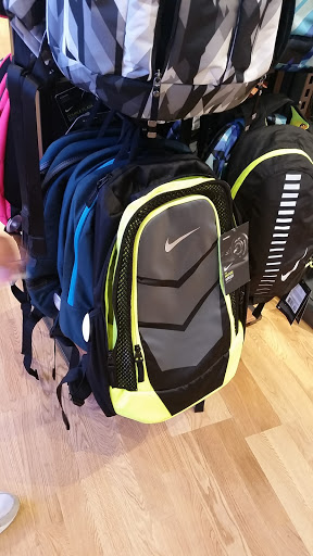 Stores to buy children's backpacks Tel Aviv