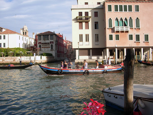 Grand Canal Rialto Palace Lift