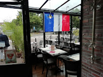 Atmosphère du Restaurant français LA PROVIDENCE BRASSERIE BAR TABAC RESTAURANT à Voisins-le-Bretonneux - n°2