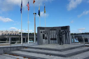 John F Kennedy Statue image