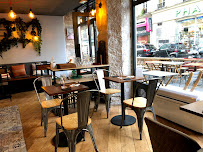 Atmosphère du Restaurant français Le 17.45 Paris Pigalle - Planches à composer - n°13
