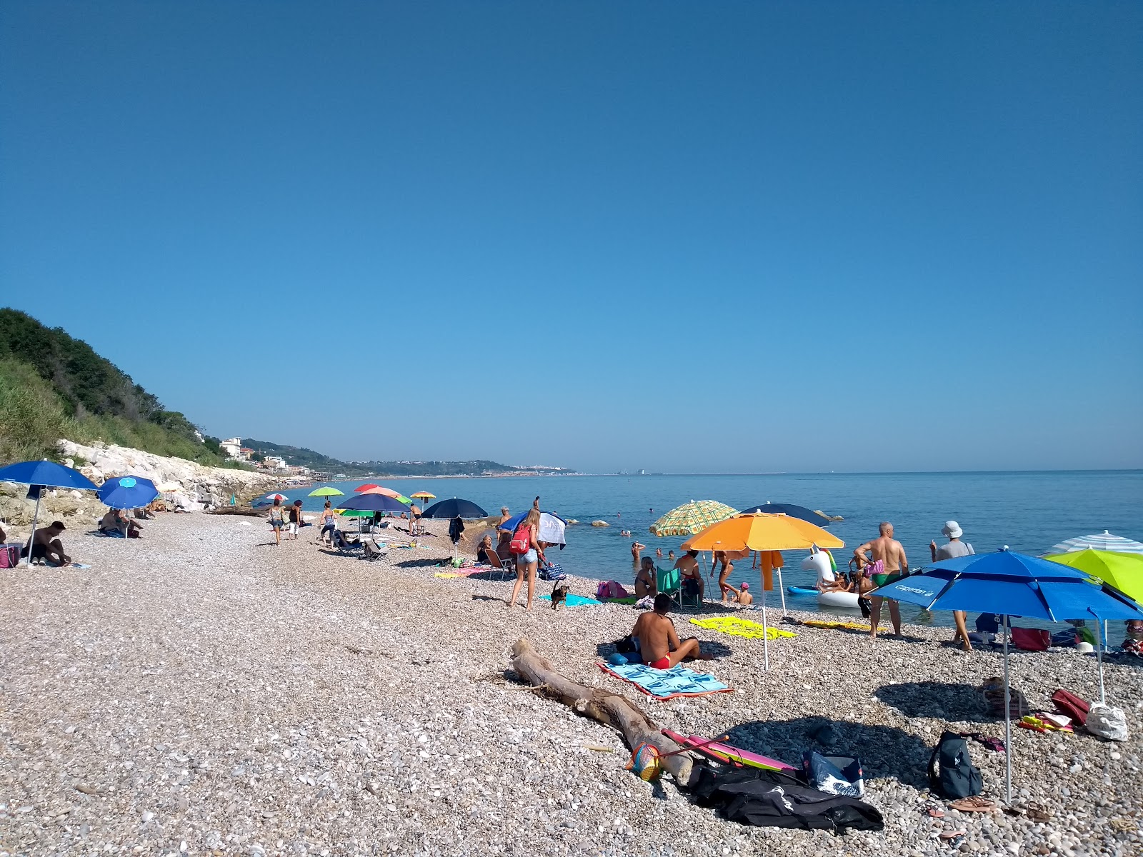 Fotografie cu Spiaggia di Calata Turchino cu o suprafață de apa pură turcoaz