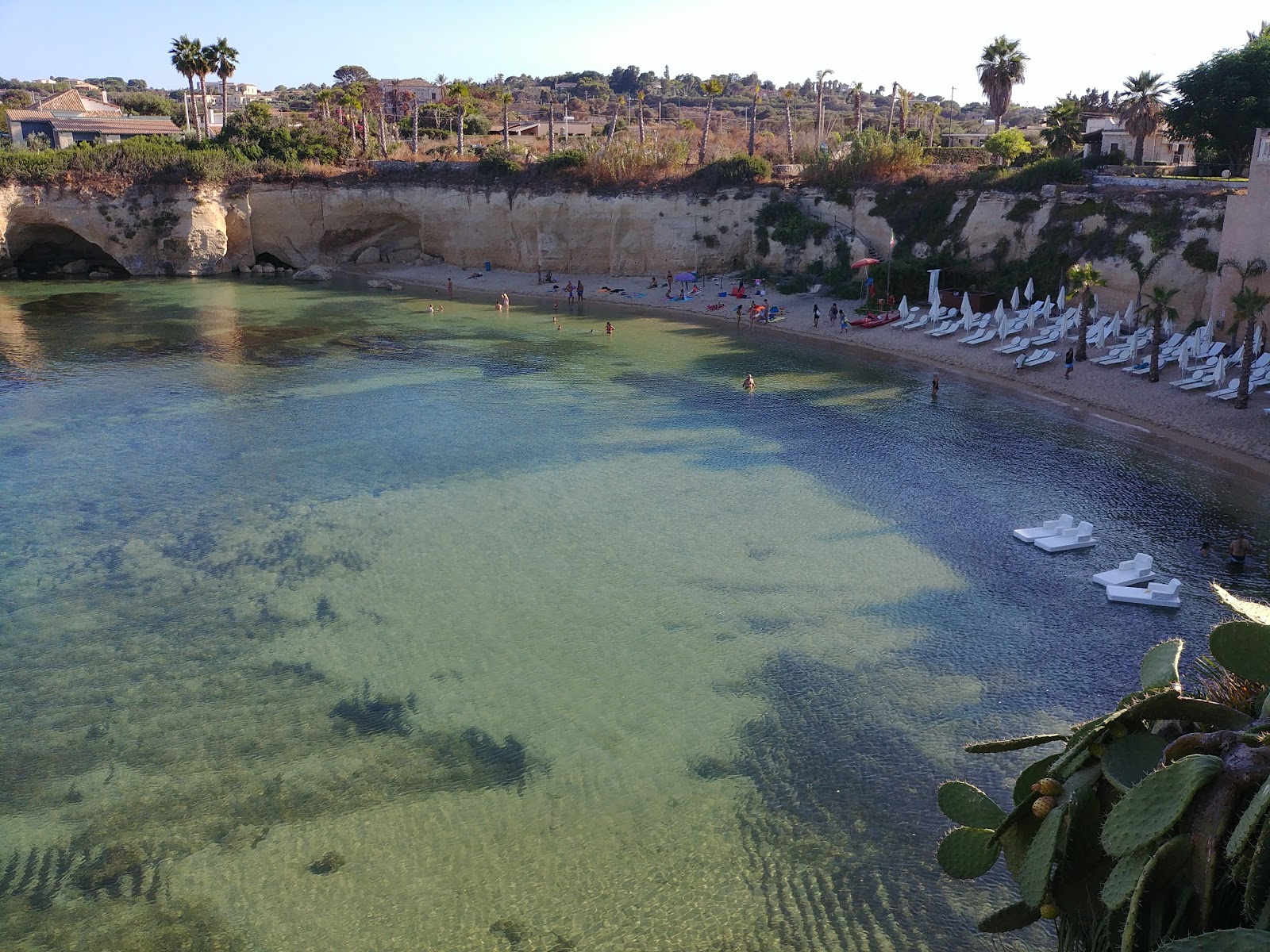 Foto de Spiaggia del Minareto área parcialmente de hotel