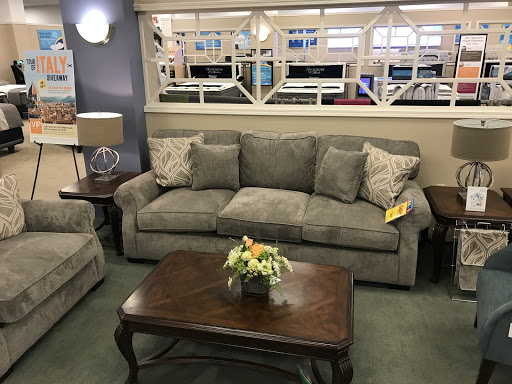 Furniture Store «Raymour & Flanigan Furniture and Mattress Store», reviews and photos, 48-18 Northern Blvd, Queens, NY 11101, USA