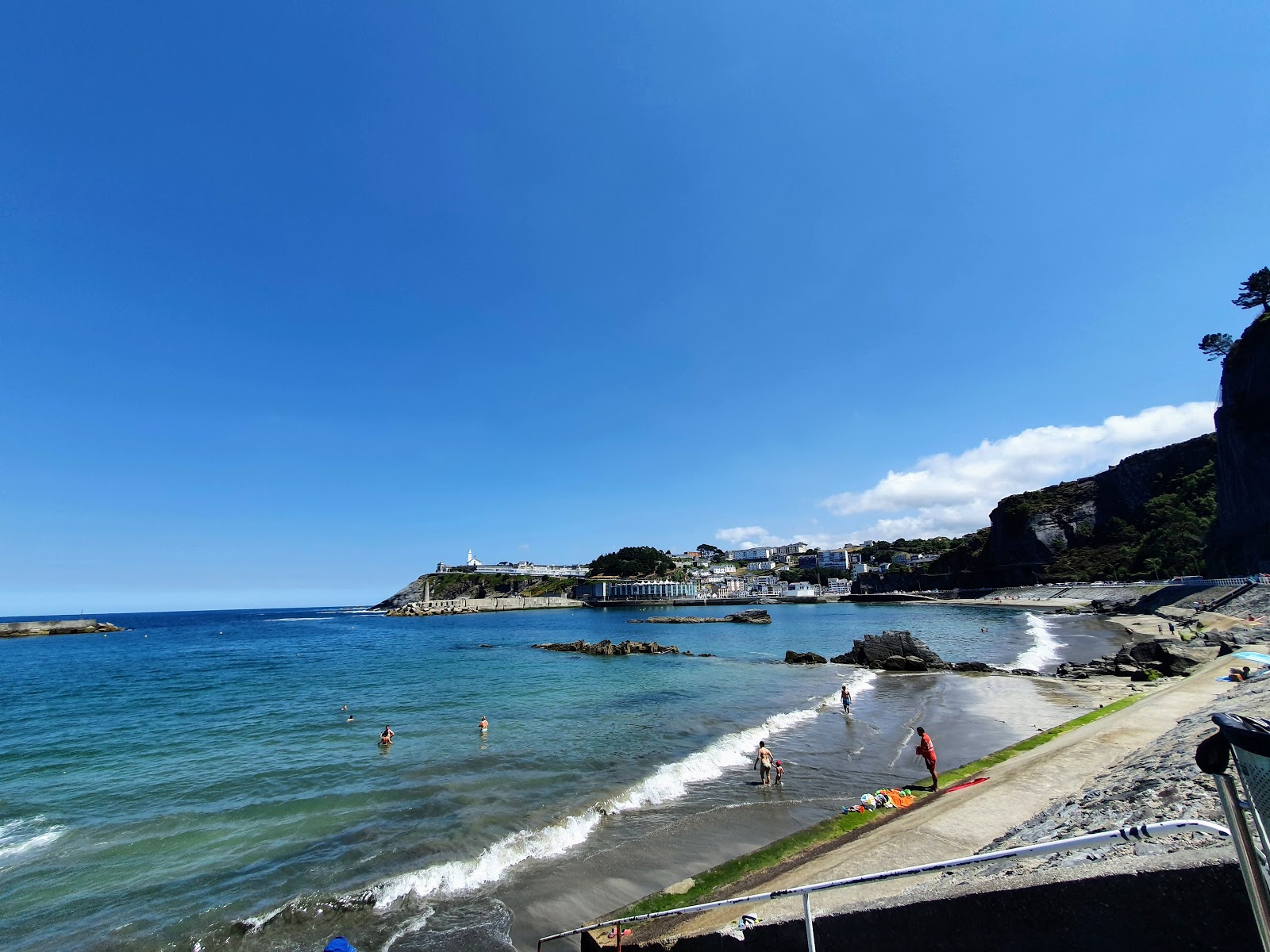 Foto de Praia de Luarca - lugar popular entre os apreciadores de relaxamento