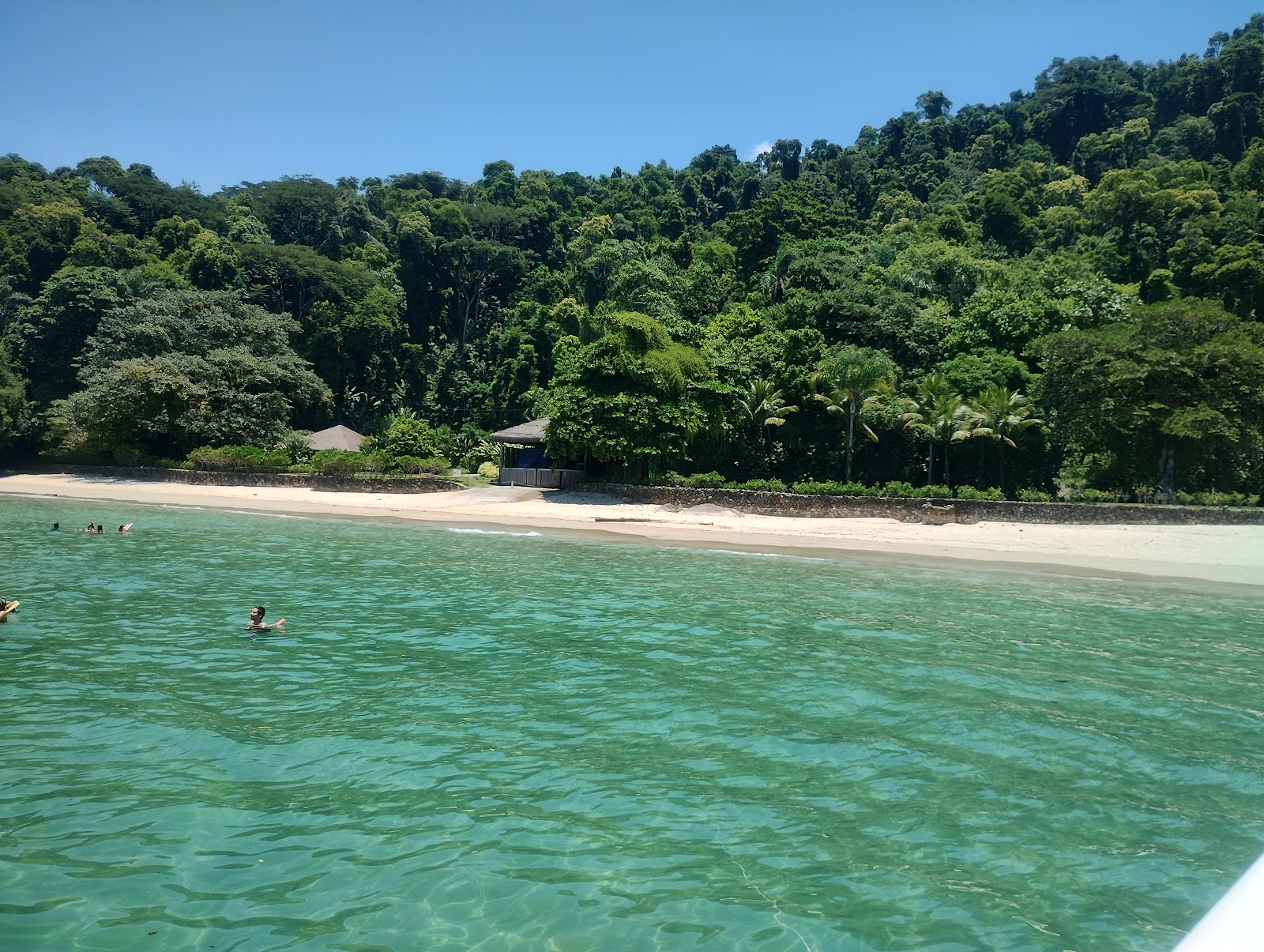 Foto de Praia do Pingo d’Água com muito limpo nível de limpeza