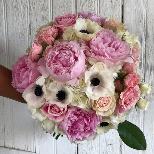 Garden Center «Lowes Greenhouse, Florist & Gift Shop», reviews and photos, 16540 Chillicothe Rd, Chagrin Falls, OH 44023, USA