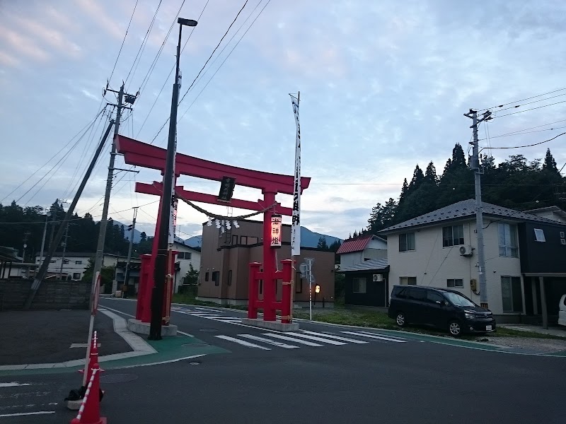 幸稲荷神社赤鳥居