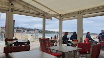 Atmosphère du Restaurant de fruits de mer Bar Snack Le Dauphin à Saint-Jean-de-Luz - n°1