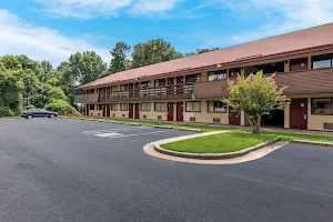 Red Roof Inn Hickory image