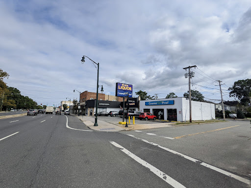Liquor Store «Lynbrook Wine & Liquor», reviews and photos, 325 Sunrise Hwy, Lynbrook, NY 11563, USA