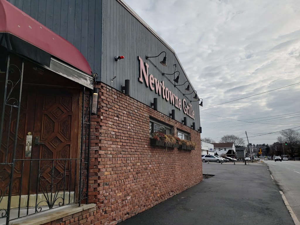 Newtowne Grille 01821