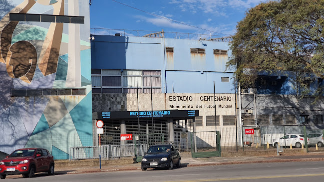 Opiniones de Estadio Centenario en Montevideo - Campo de fútbol