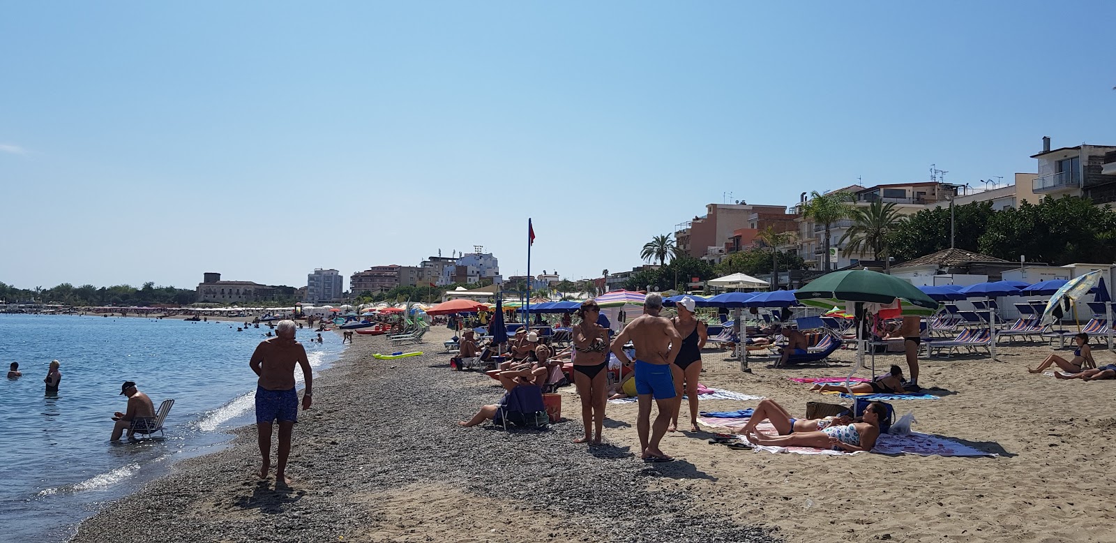 Photo de Spiaggia Schisò Giardini Naxos - recommandé pour les voyageurs en famille avec des enfants