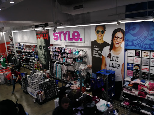 Variety Store «Five Below», reviews and photos, 1529 Chestnut St, Philadelphia, PA 19102, USA
