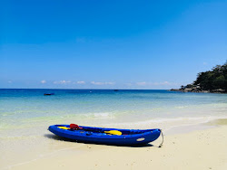 Φωτογραφία του Cho Beach και η εγκατάσταση