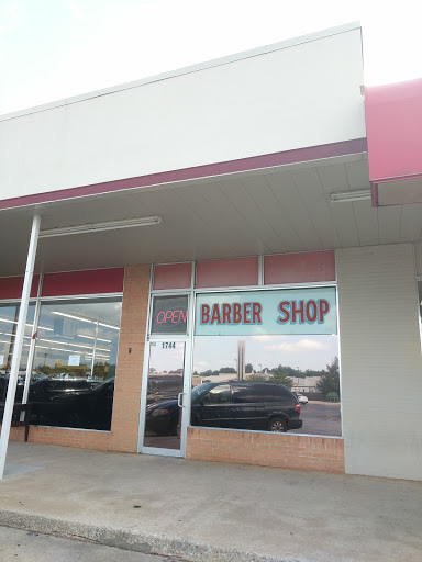 Barber Shop «Hollywood Barber Shop», reviews and photos, 1744 W Lindsey St, Norman, OK 73069, USA