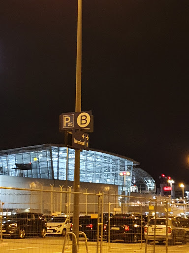 Parkplatz P25 Flughafen Düsseldorf