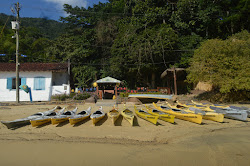 Beach Julia'in fotoğrafı uçurumlarla desteklenmiş