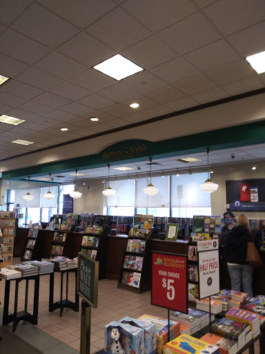 Book Store «Barnes & Noble», reviews and photos, 8136 W Bowles Ave, Littleton, CO 80123, USA