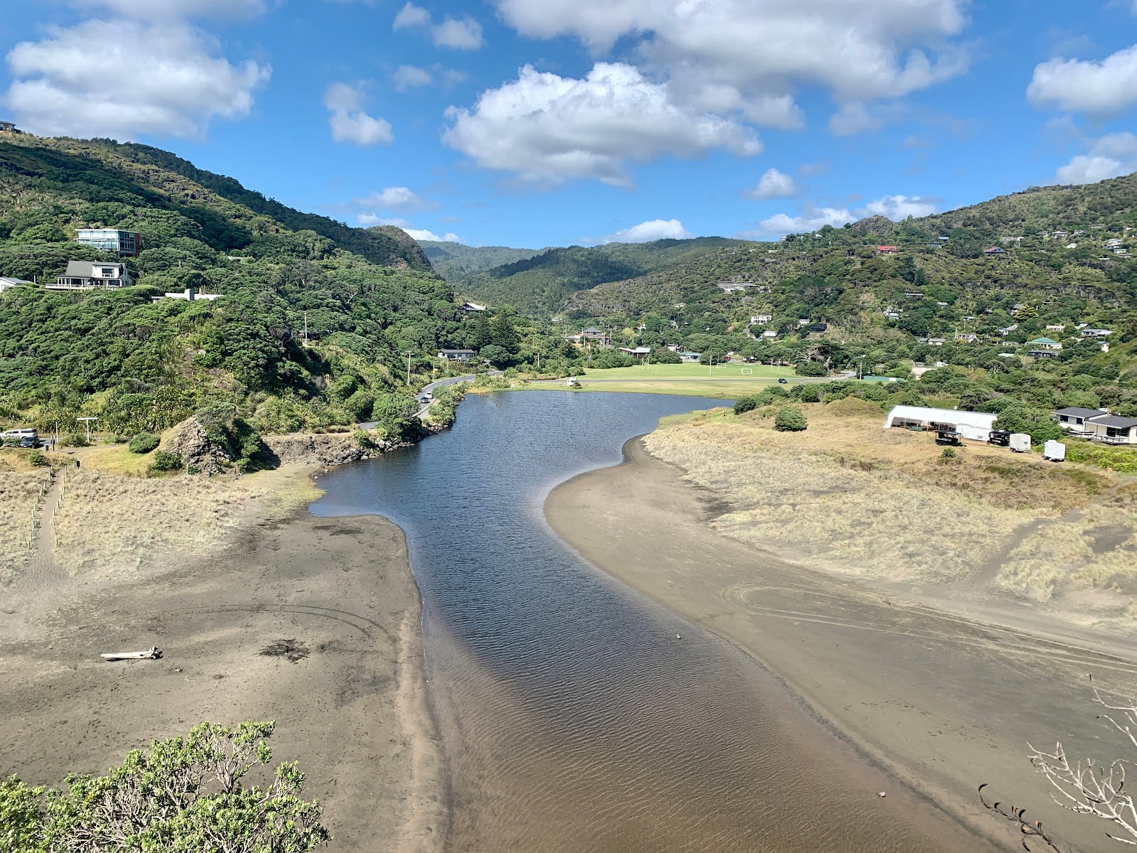 Piha Beach的照片 和解