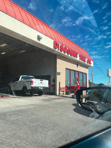 Tire Shop «Discount Tire Store - Orlando, FL», reviews and photos, 986 N Semoran Blvd, Orlando, FL 32807, USA
