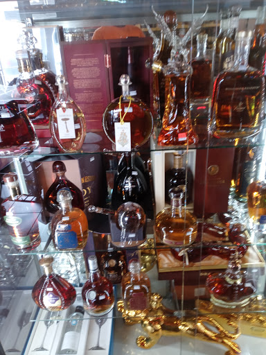 Liquor Store «La Bodega Wines & Spirit», reviews and photos, 3512 Central Ave, Riverside, CA 92506, USA
