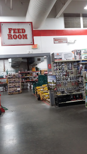 Home Improvement Store «Tractor Supply Co.», reviews and photos, 715 TN-46, Dickson, TN 37055, USA
