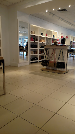 Shopping Mall «Aurora Farms Premium Outlets», reviews and photos, 549 S Chillicothe Rd, Aurora, OH 44202, USA