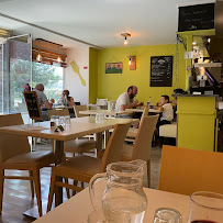 Atmosphère du Restaurant Coup de Fourchette - à La Rivière-Saint-Sauveur - n°1