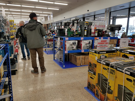 Hardware Store «Harbor Freight Tools», reviews and photos, 904 N Lake St, Aurora, IL 60506, USA