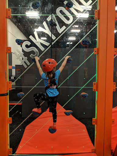 Amusement Center «Sky Zone Trampoline Park», reviews and photos, 595 Hale Ave N, Oakdale, MN 55128, USA