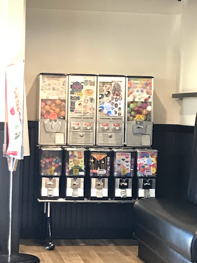 Pizza Restaurant «Round Table Pizza», reviews and photos, 815 1st St, Gilroy, CA 95020, USA