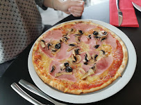 Pizza du Restaurant français Bar, Restaurant, Pizzeria - Le Sèchemailles à Ambrugeat - n°6