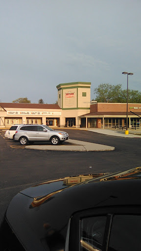 Movie Theater «Fox Lake Theatre: Classic Cinemas», reviews and photos, 115 Towne Centre Lane, Fox Lake, IL 60020, USA