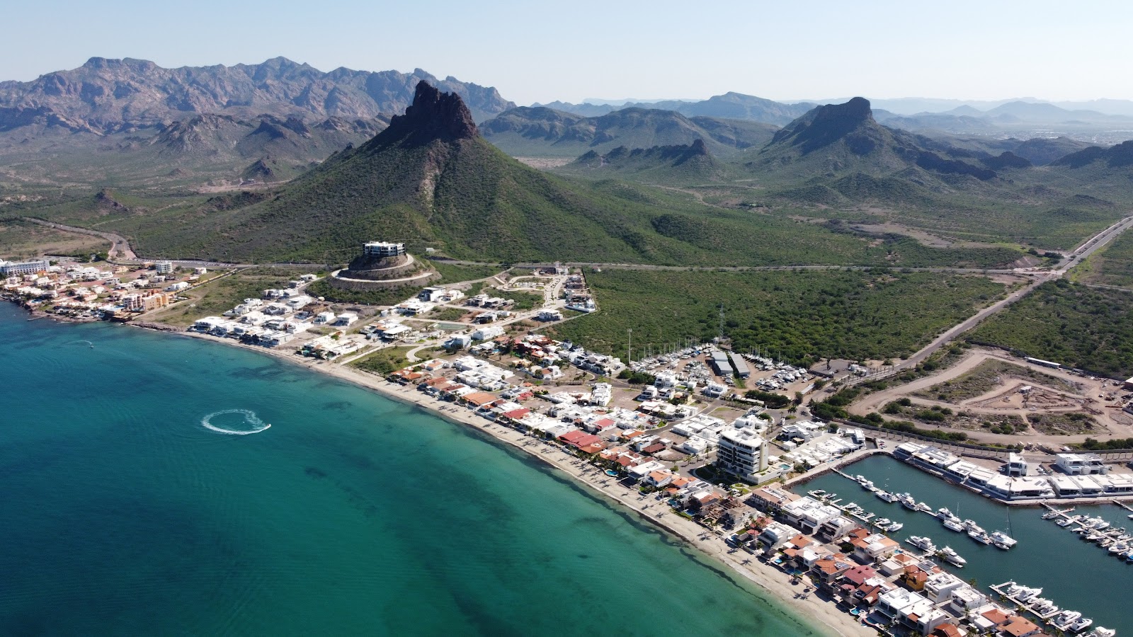 Φωτογραφία του Marina Real beach περιοχή ξενοδοχείου