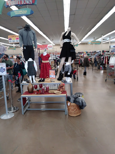 Thrift Store «Thrift Town», reviews and photos, 6328 Fair Oaks Blvd, Carmichael, CA 95608, USA