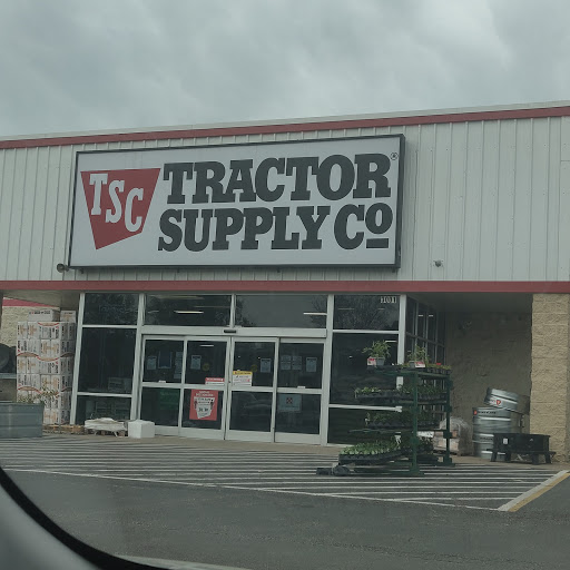 Home Improvement Store «Tractor Supply Co.», reviews and photos, 3001 Homer Adams Pkwy, Alton, IL 62002, USA