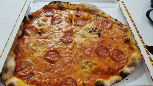 Bigos pizza in Borgo Santa Maria, Provincia di Pesaro e Urbino