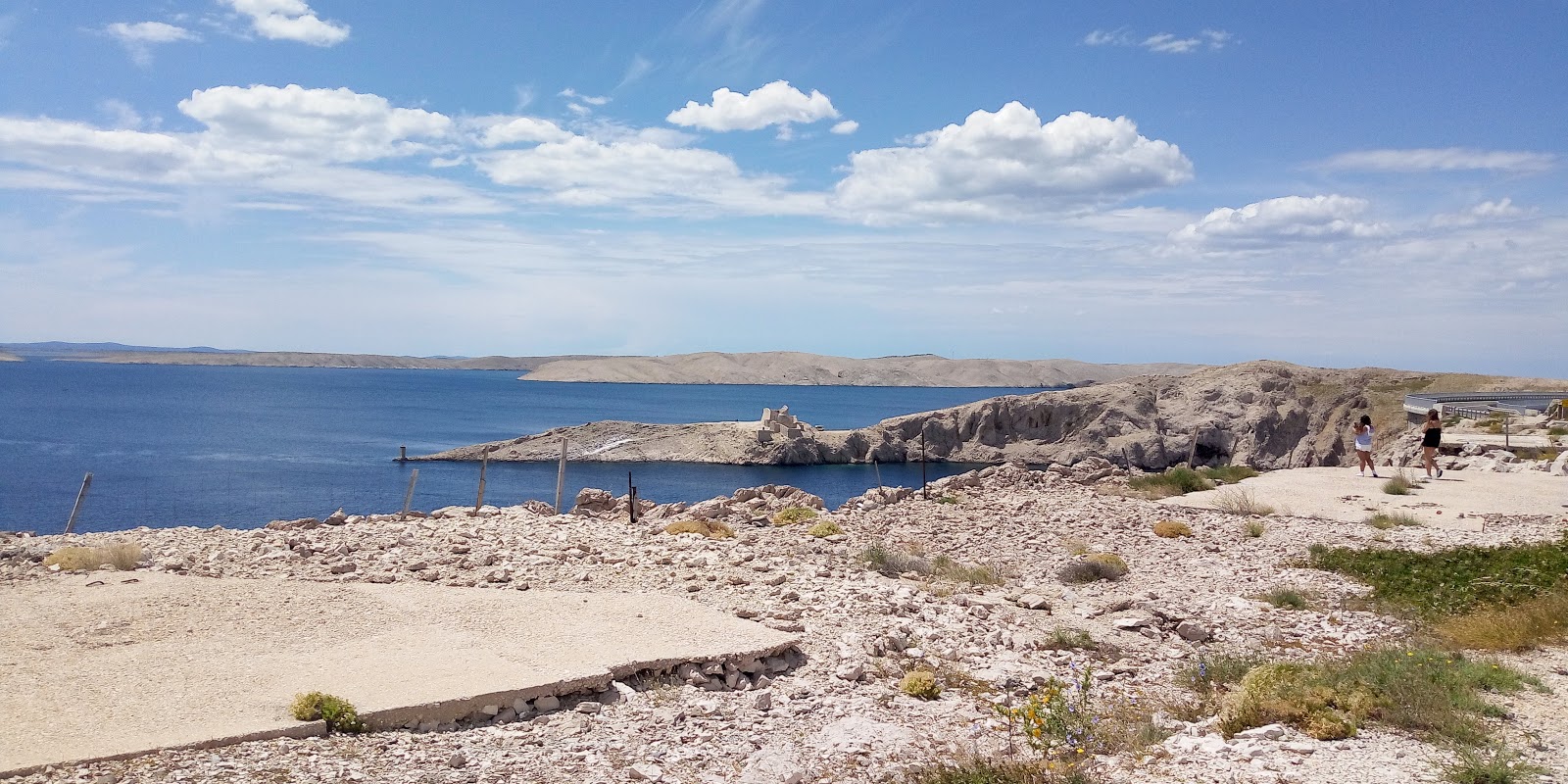 Tartanovo beach 🏖️ Pag island, Croatia - detailed features, map, photos, image size:1600x800