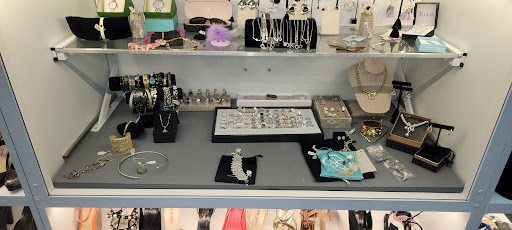 Consignment Shop «SecondHand Savvys», reviews and photos, 210 S Kings Ave, Brandon, FL 33511, USA