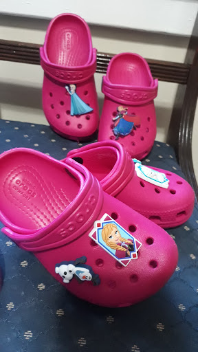 Shoe Store «Crocs», reviews and photos, 607 Bluebird Ct, Central Valley, NY 10917, USA