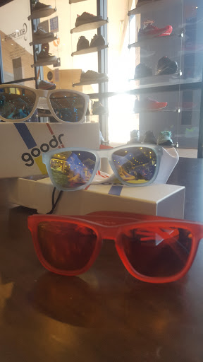 Shoe Store «Sole Sports Running Zone», reviews and photos, 1006 E Warner Rd #104, Tempe, AZ 85284, USA