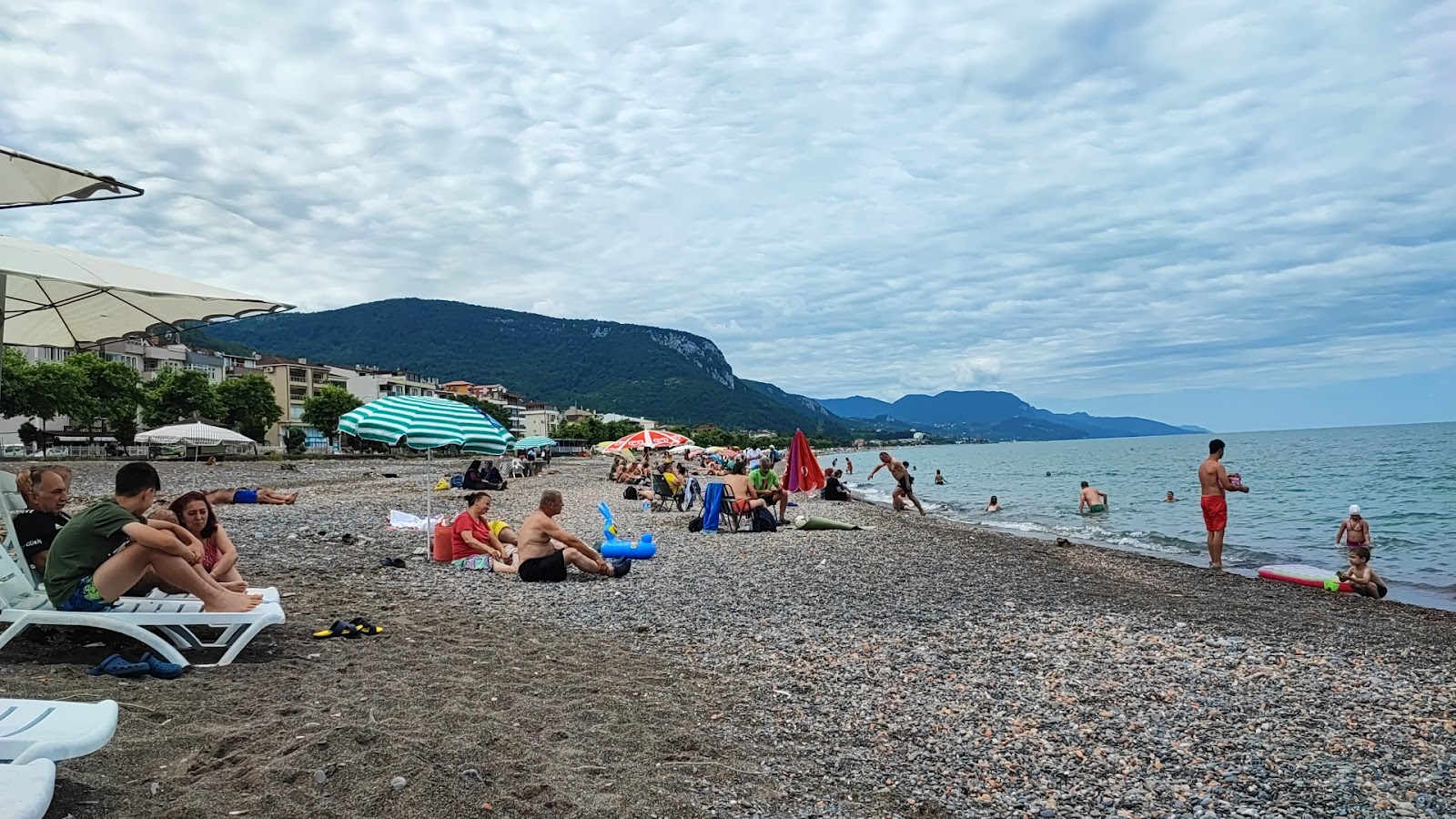 Foto di Cide Sahili con una superficie del acqua cristallina